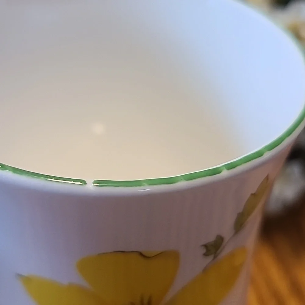 Royal Victoria Floral Fine China Tea Cups - Picture 9 of 10